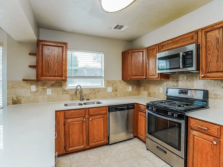 8310 Woodland Willows Dr — Photo 7