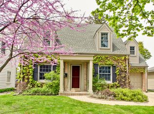 112 S Louis St, Mount Prospect, IL 60056