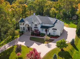 35 Picton Rd, Roselle, IL 60172