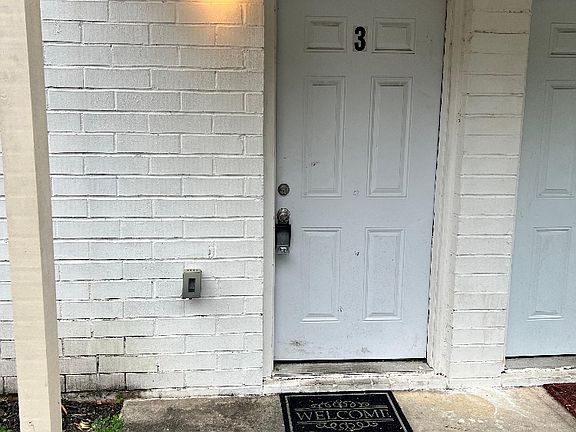2nd image of 2445 Lowe St #11616007