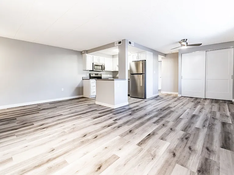 OakWood Park -- No up-front security deposit required! — Photo 10