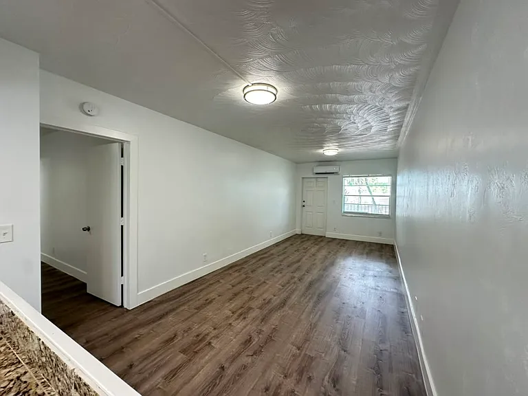 840 NE 17th Ter #9 — Photo 26