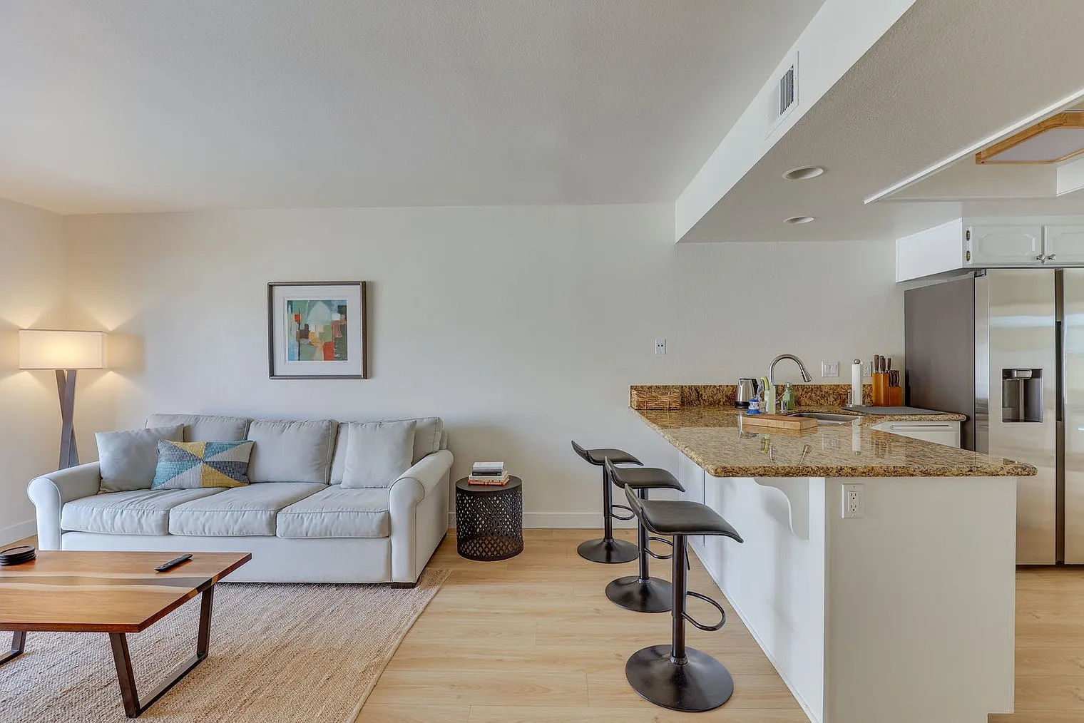 3 bed, 2.0 bath, 1399 sqft, $6,515 — Photo 3