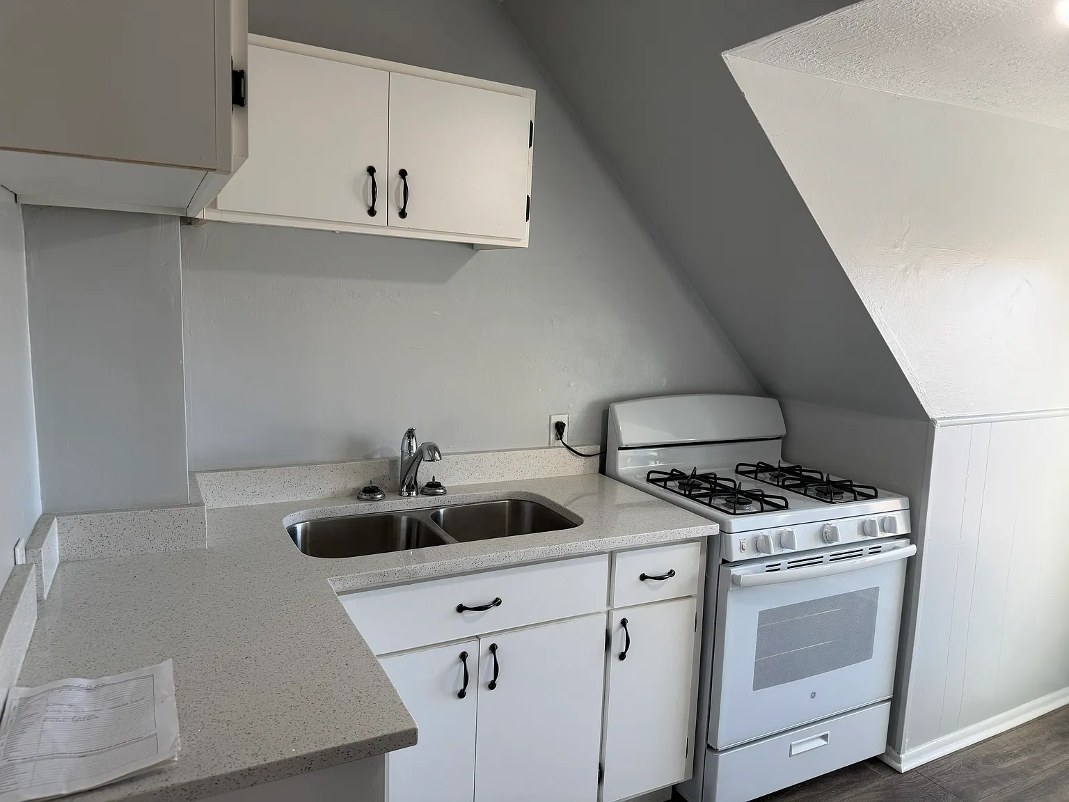 Studio, 350 sqft, $595 — Photo 2