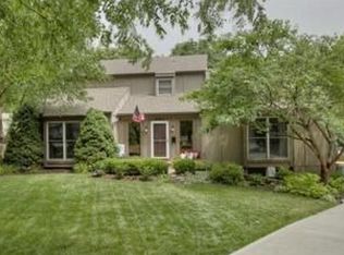 8827 Cedar Dr, Prairie Village, KS 66207