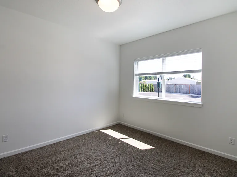 1902 SE Hankel St #14 — Photo 10