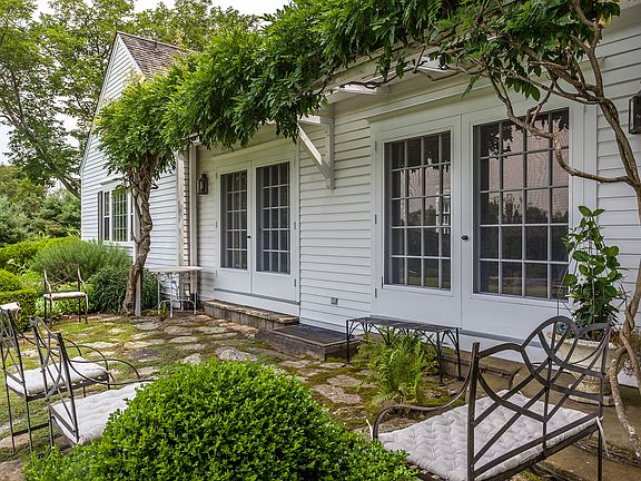 22 Old Litchfield Road