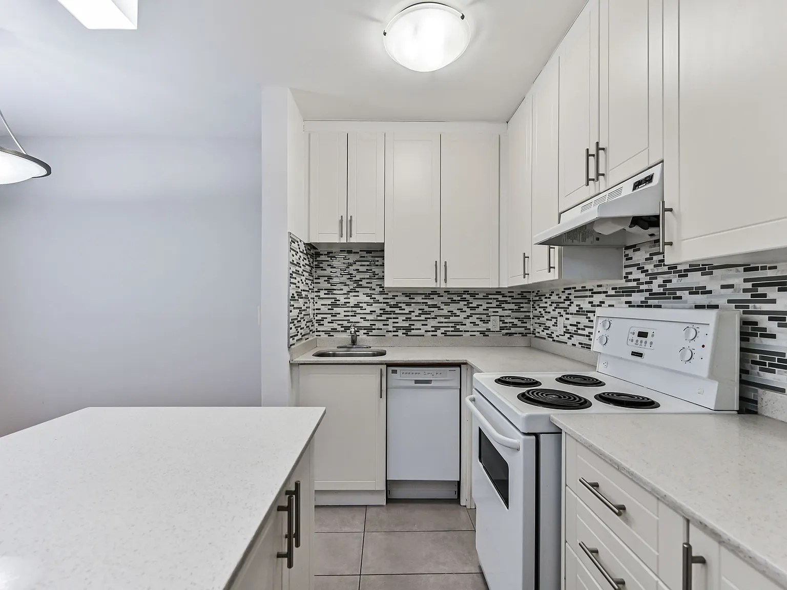153 St. George — Photo 4