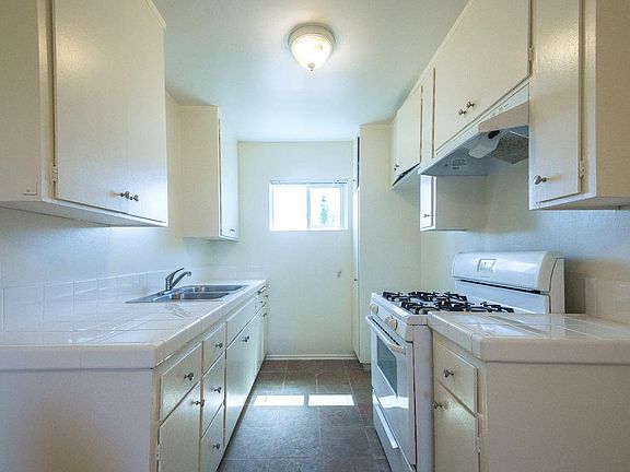 3rd image of 3519 Clarington Ave APT 22