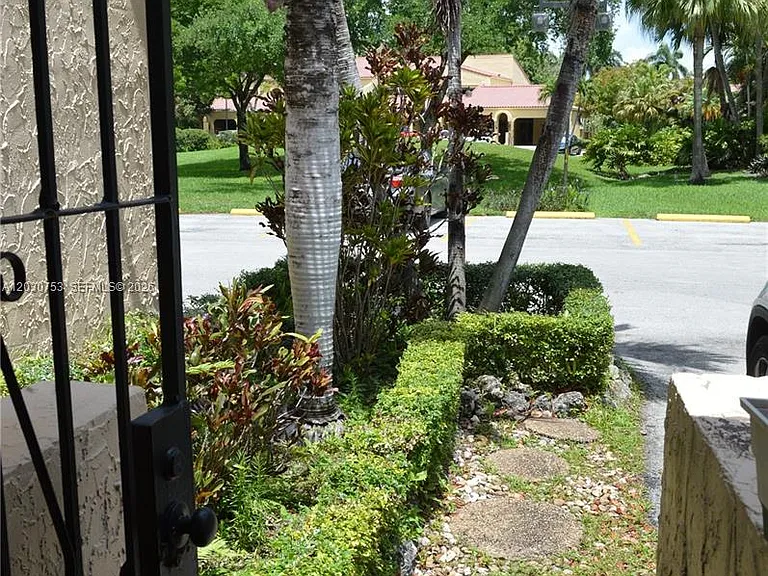 3932 Estepona Ave #7D5 — Photo 37