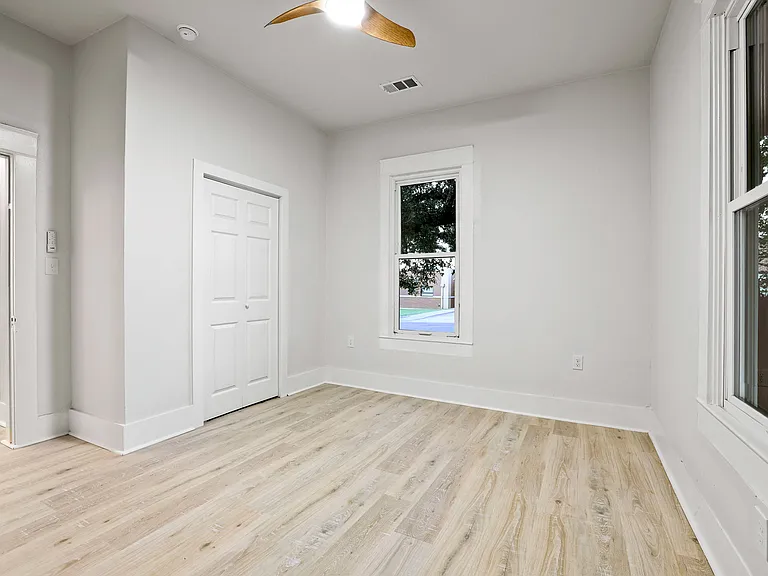 431 E Hull St — Photo 38