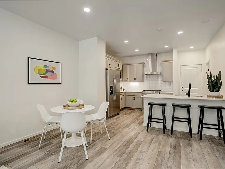 Kitchen/Dining Area