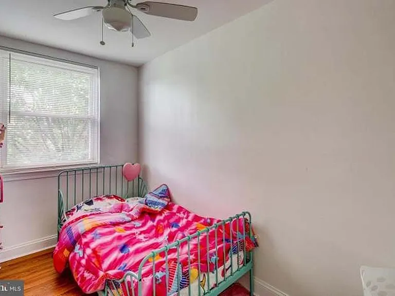 1100A E Sharpnack St — Photo 3