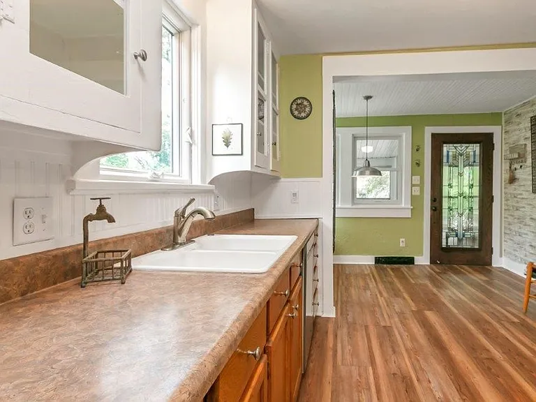 1800 Poyntz Ave — Photo 24