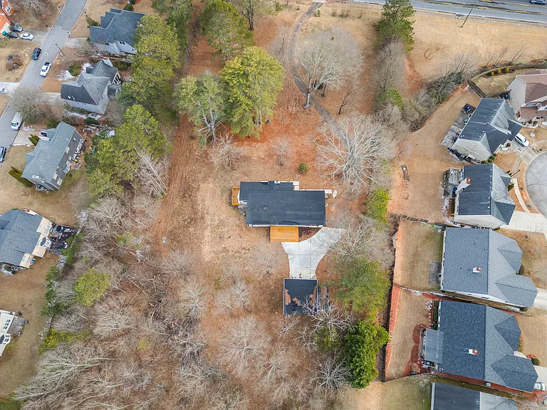 325 Russell Rd — Photo 25