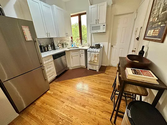 Rented by J PRESTON AND ASSOCIATES INC | media 8