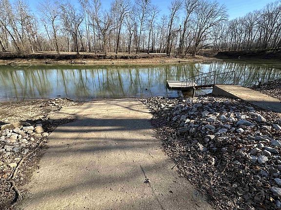 4th image of 580 E Elizabeth Ln #65
