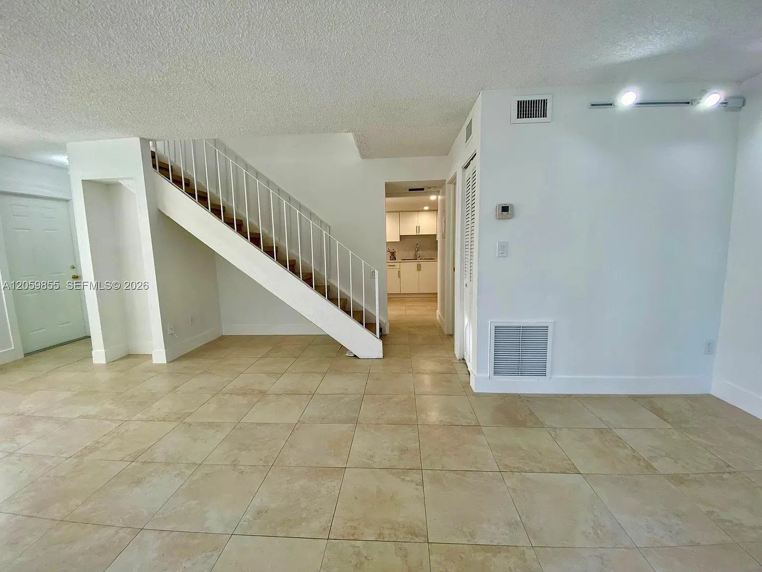 3 bed, 2.5 bath, 1340 sqft, $3,150 — Photo 2