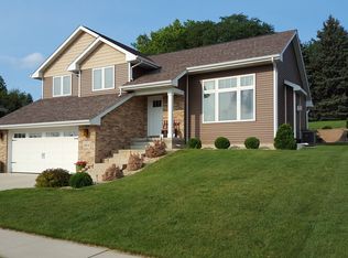 3373 Peach Tree Ln, Dubuque, IA 52002