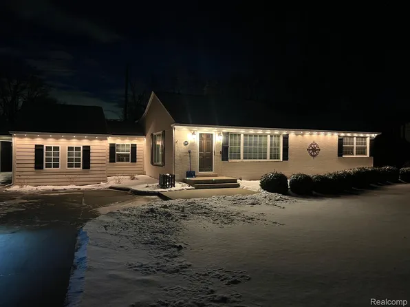 9392 Church Rd, Grosse Ile, MI 48138