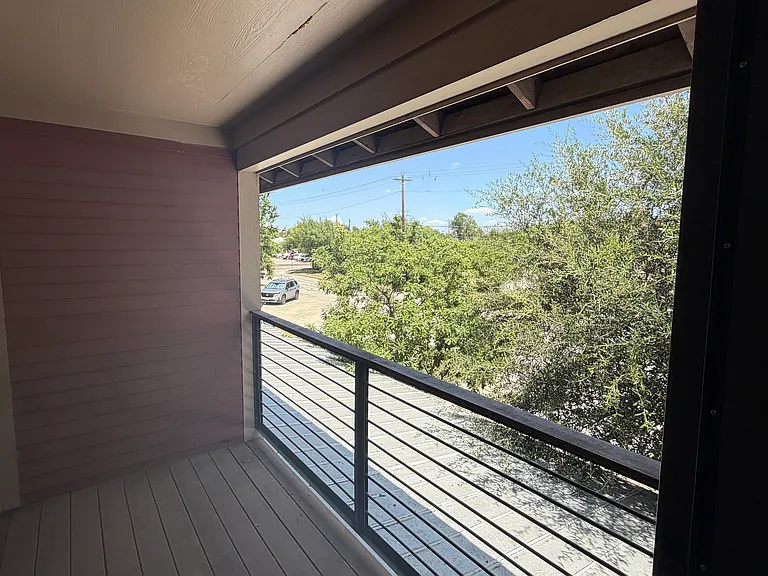 305 W Willis St #202 — Photo 13