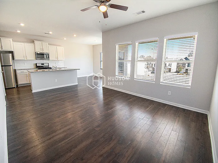 301 Chelsea Park Rd — Photo 4