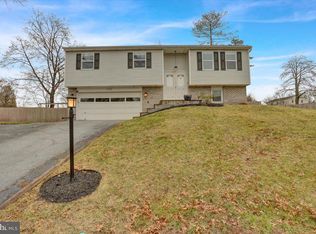 720 Loblolly Ln, Reading, PA 19607