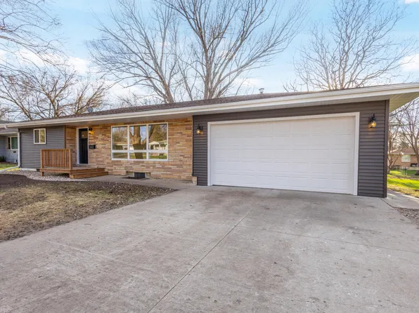 323 Dakota Ave, Brookings, SD 57006