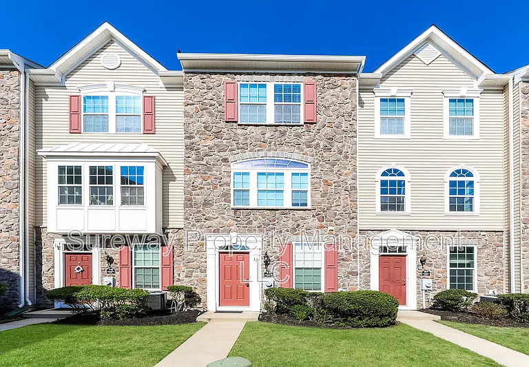 12 Stevens Ct — Photo 1