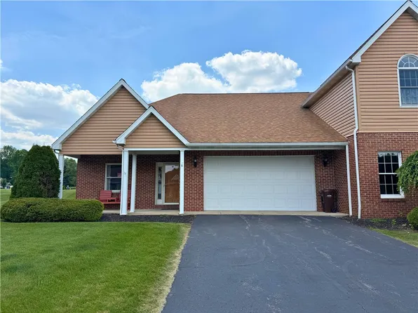 28 Manor Dr, Grove City, PA 16127