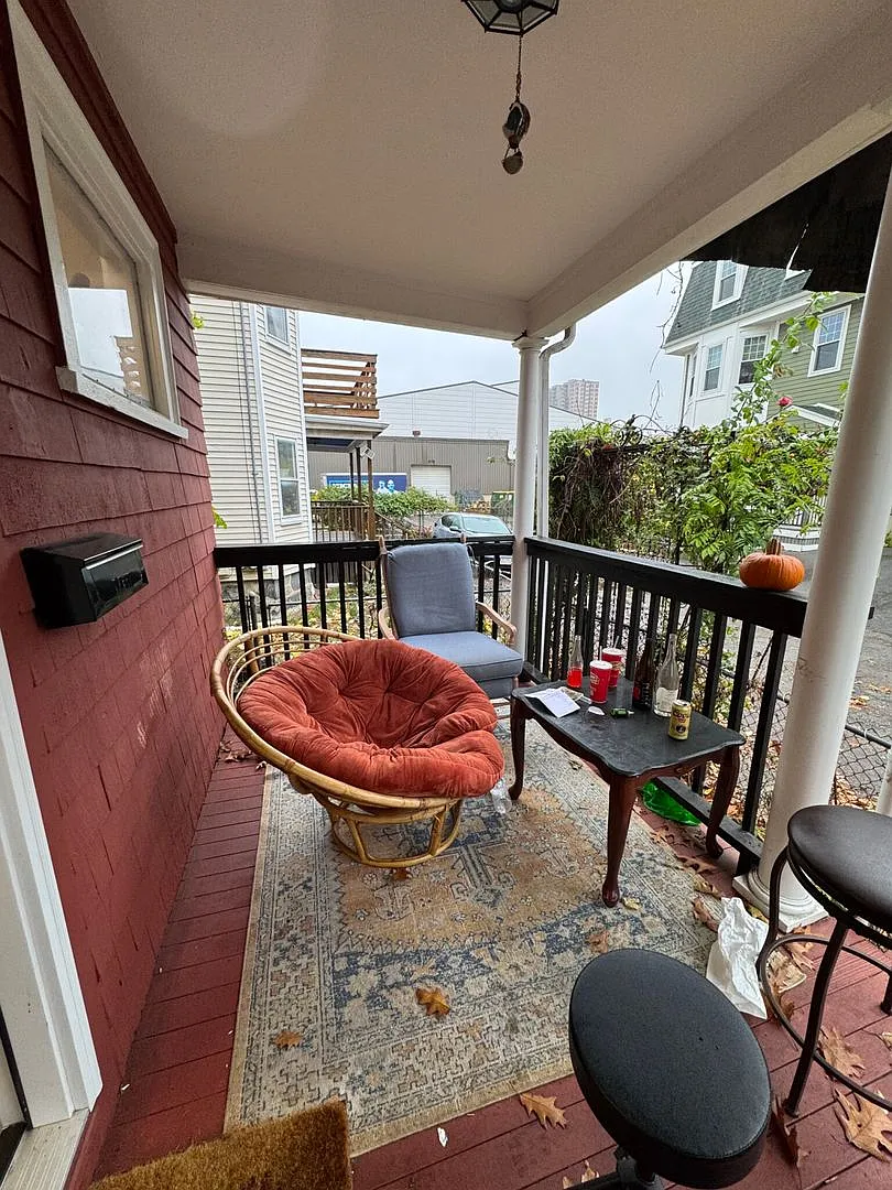 Townhouse perfect for "Socially Inclined" Students. Get $1,000 upon closing! TV's & mini-fridges ... — Photo 1