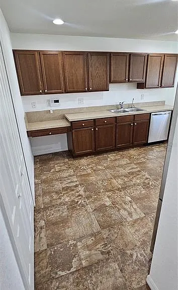 240 Solis Dr — Photo 10