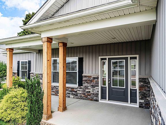3rd image of 216 Crimson Ln
