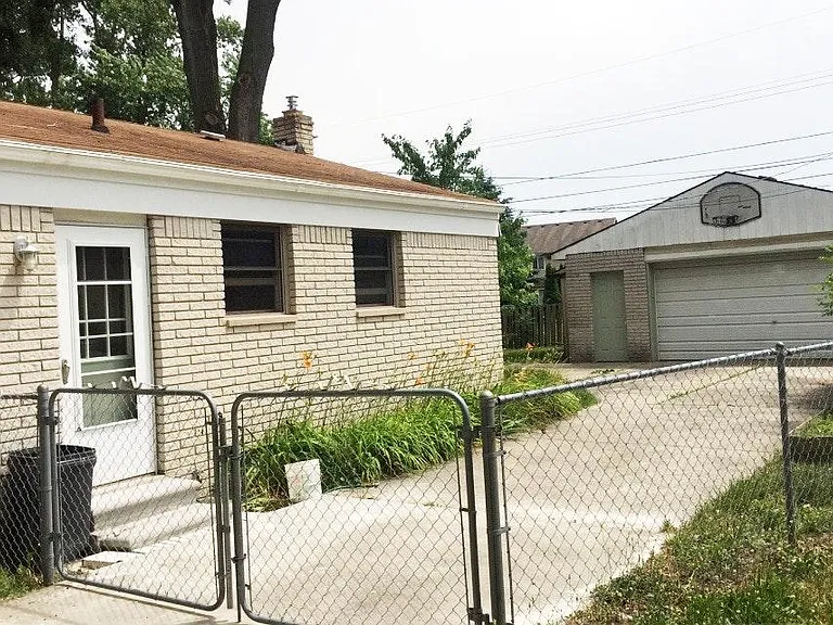 1250 Boyd St — Photo 3