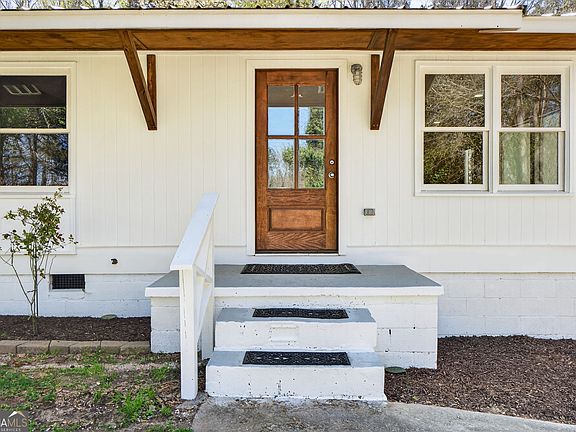 3rd image of 32 Meadow Lark Rd