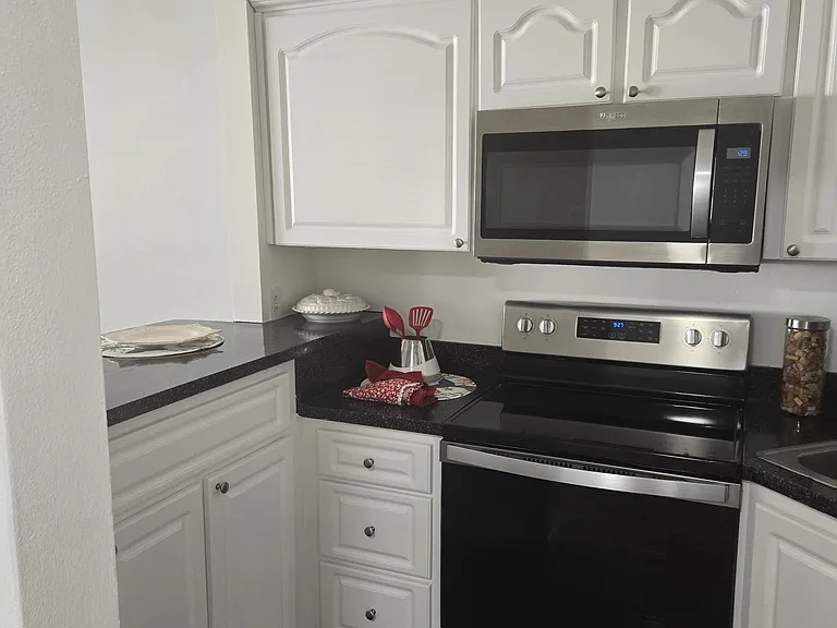 1257 Drew St #14 — Photo 4