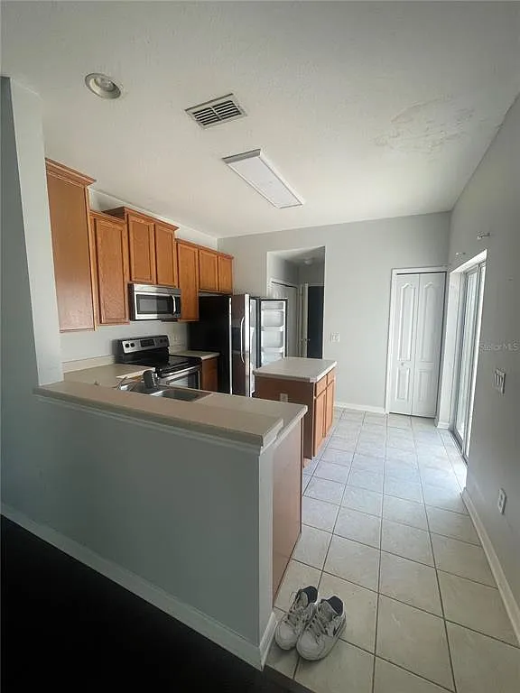 3 bed, 2.5 bath, 1642 sqft, $2,800 — Photo 4