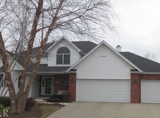 2805 Greenfield Rd, Bloomington, IL 61704