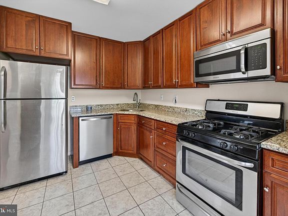 3rd image of 648 Covington Ct