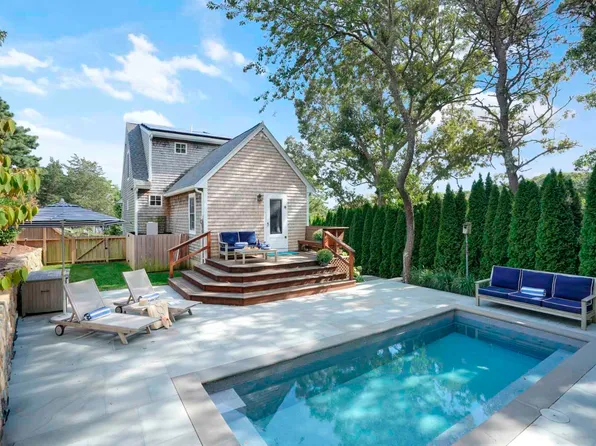 2 Orchard Ln, Edgartown, MA 02539