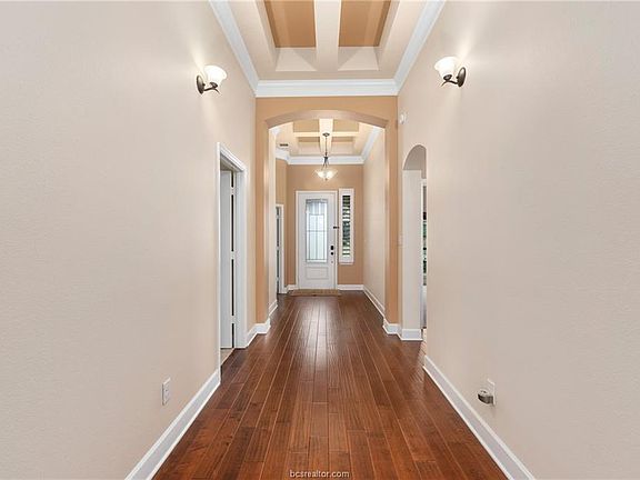 3rd image of 4402 Hadleigh Ln