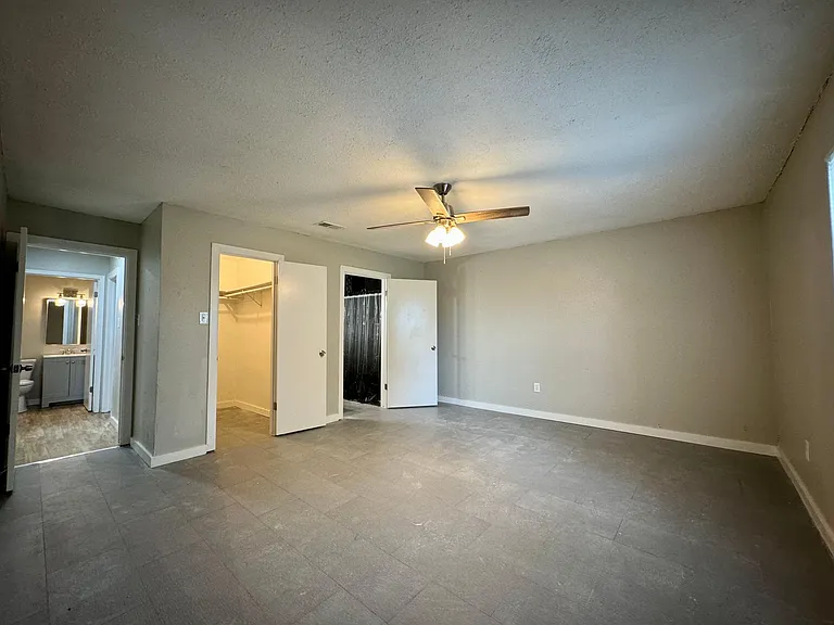 1405 Seville Dr — Photo 25