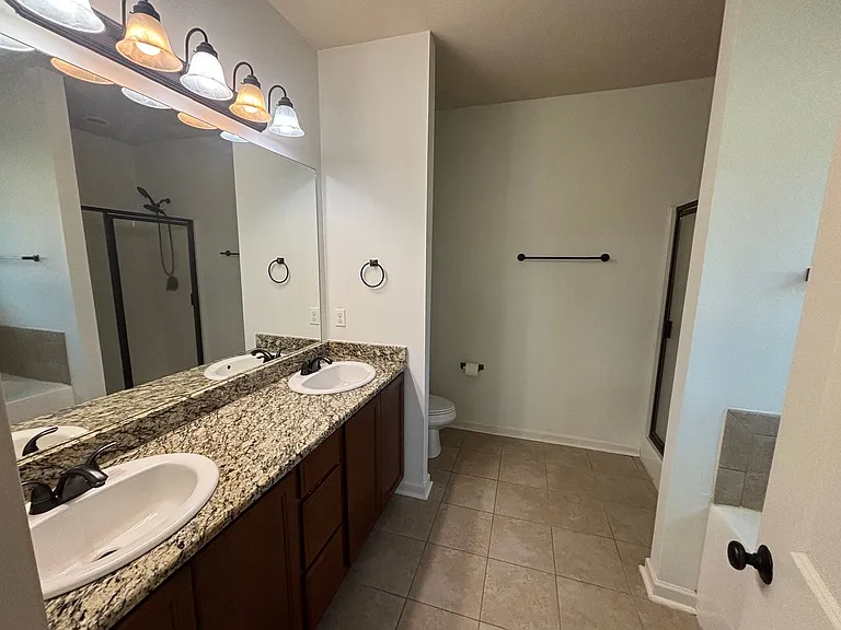 510 Greenwich Dr — Photo 10