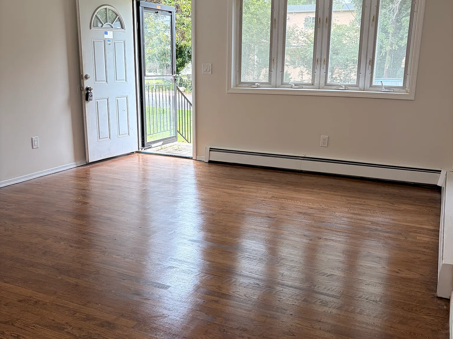 3 bed, 1100 sqft, $3,500 — Photo 1