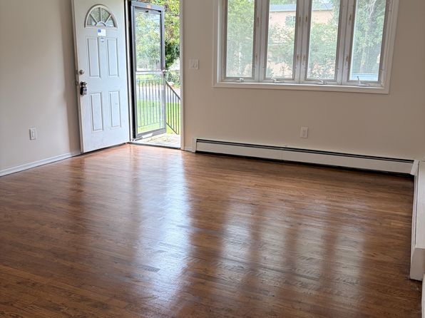 28 Laurel Dr