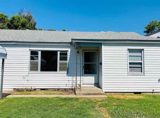 933 Riviera Dr, Ponca City, OK 74601