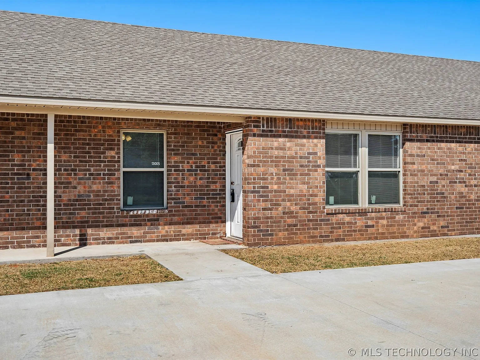 2 bed, 1.0 bath, 950 sqft, $1,050 — Photo 1