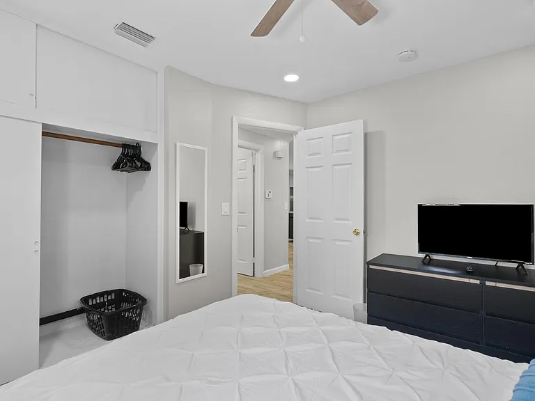 7806 Belmont Ave — Photo 3