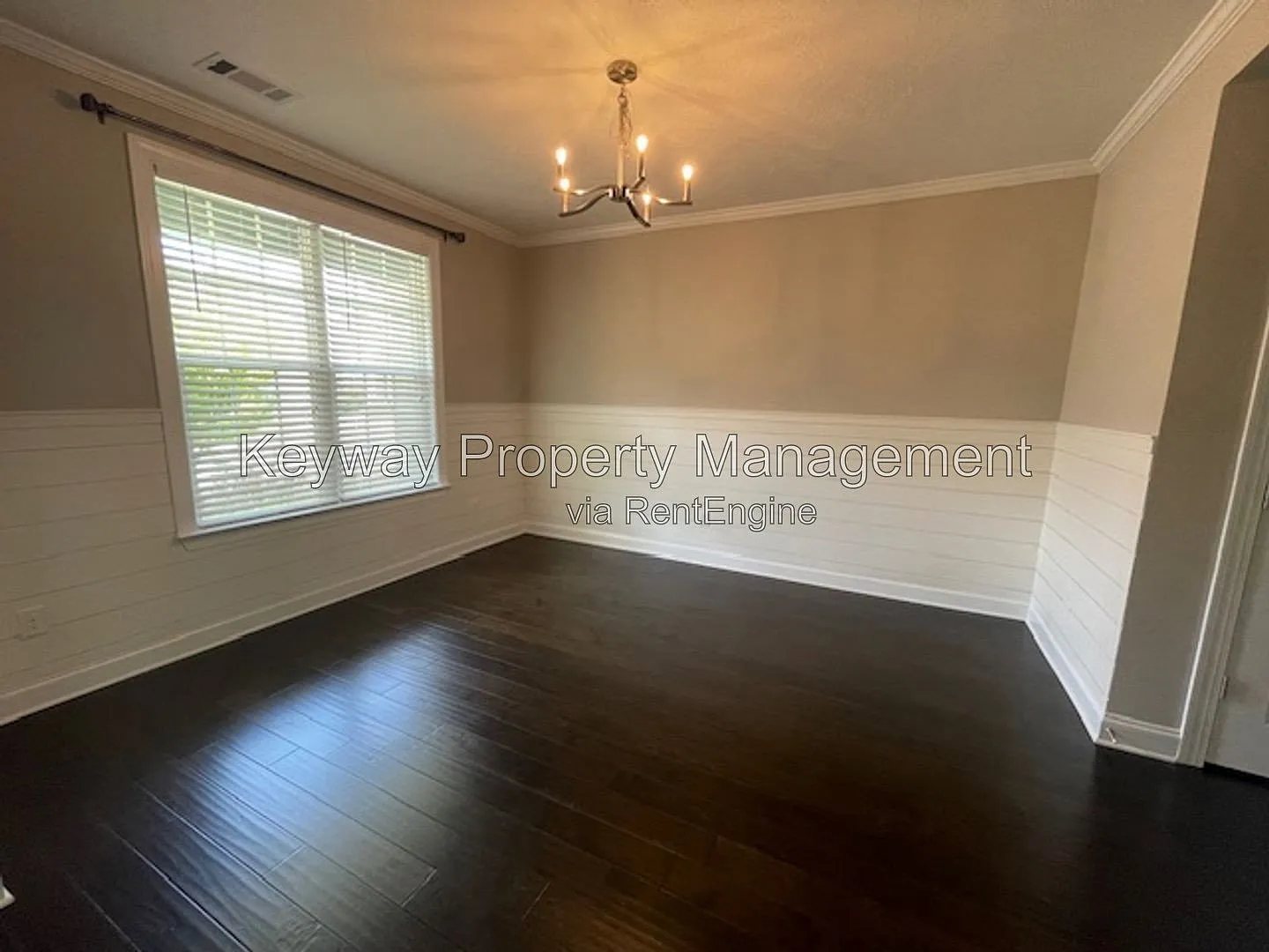 4 bed, 2.5 bath, 2347 sqft, $2,365 — Photo 3