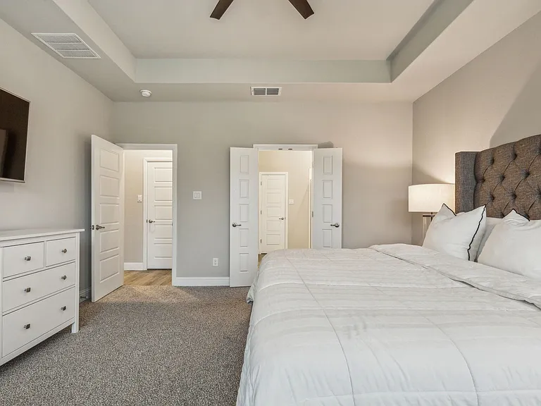 1008 Westwood Ln — Photo 8